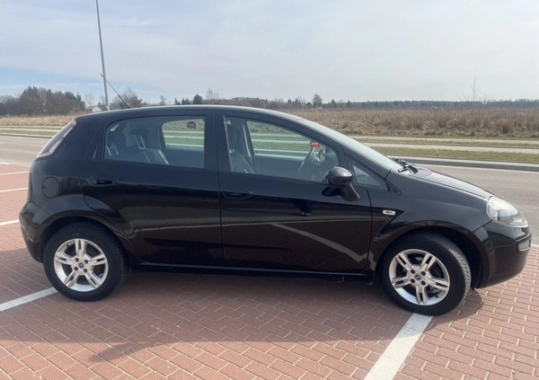 Fiat Punto cena 16900 przebieg: 224000, rok produkcji 2011 z Białystok małe 211